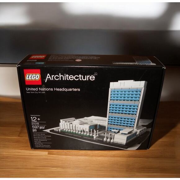 New Sealed Lego Architecture United Nations Headquarters 21018 (RETIRED) - Picture 1 of 4
